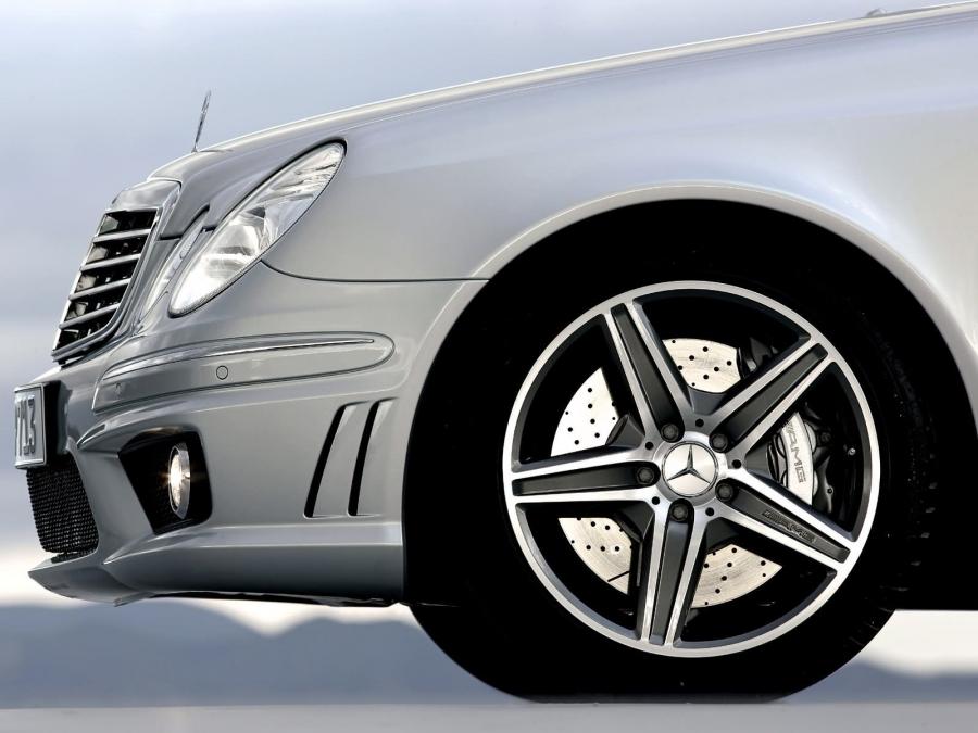  Mercedes-Benz E63 Estate AMG 2006 года  (фото 11 из 16)